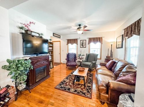 33 Winter St, Killingly CT 06239-2842 exterior