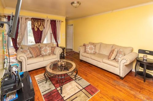 19 Briarwood Dr, Poughkeepsie NY 12601-5529 exterior