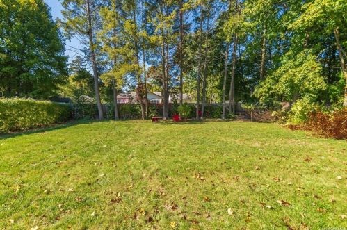 19 Briarwood Dr, Poughkeepsie NY 12601-5529 exterior