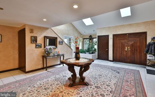 3970 Buck Rd, Huntingdon Valley, PA 19006-2202