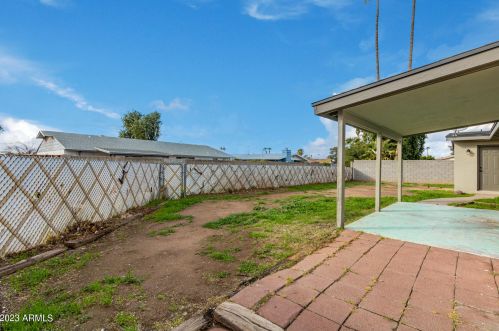 9040 40 Dr, Phoenix AZ 85019-2013 exterior