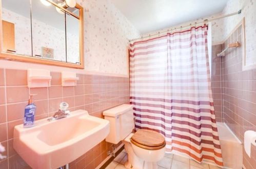 522 Barbara Dr, Pittsburgh PA  15227-4404 exterior