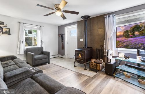 47 Scarlet Ave, Chester, PA 19014-2925