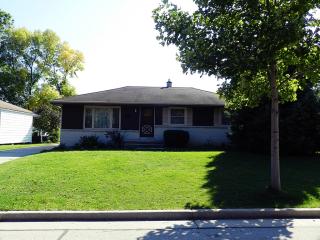 8133 Norwich Ave, Milwaukee, WI 53220-2212