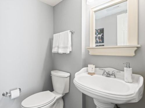 26 Independence Pl, Atlanta GA  30318-1505 exterior