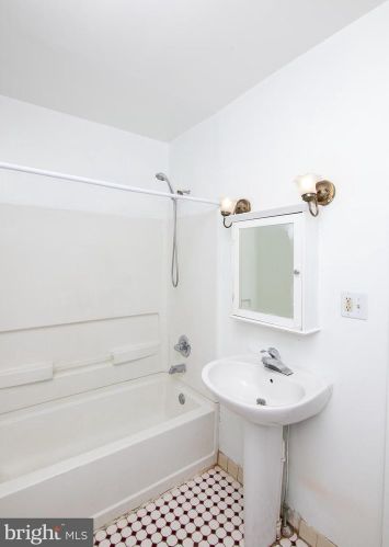 5032 Hazel Ave, Philadelphia PA 19143-1621 exterior