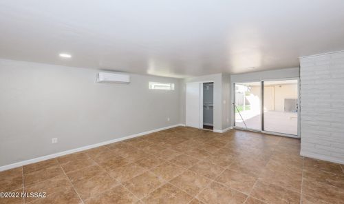 8648 Kenyon Dr, Tucson AZ  85710-4234 exterior