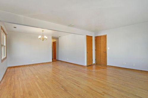 6601 Cornelia Ave, Chicago IL 60618-6035 exterior