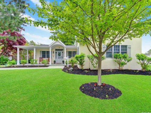 40 Meade Ave, Babylon, NY 11702-3619