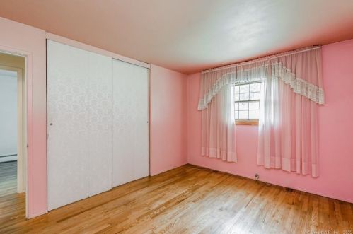 93 Sheridan Rd, Enfield CT 06082-4127 exterior