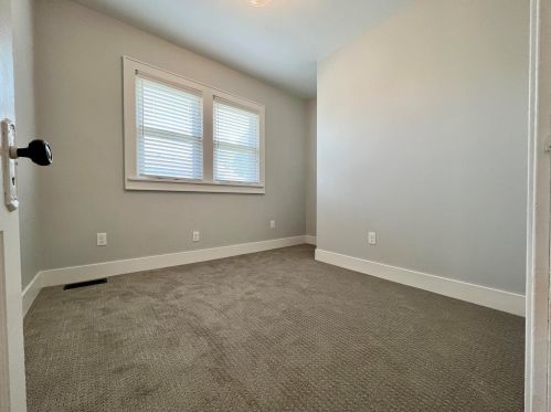 4532 Newhall St, Milwaukee WI 53211-1527 exterior