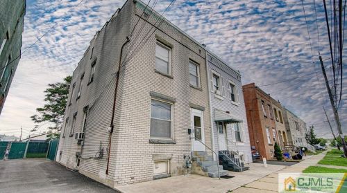 24 Chrome Ave, Carteret NJ 07008-3401 exterior