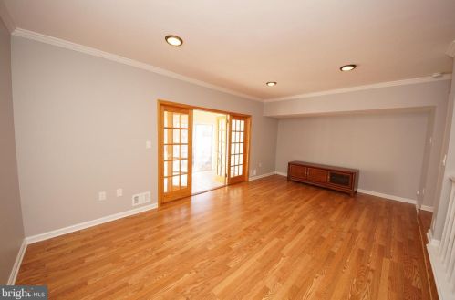 25 Jasmine Ct, Trenton NJ 08648-4808 exterior