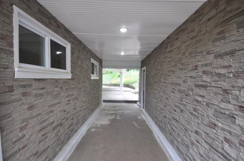 2215 Country Club Dr, Pittsburgh PA  15241-2333 exterior