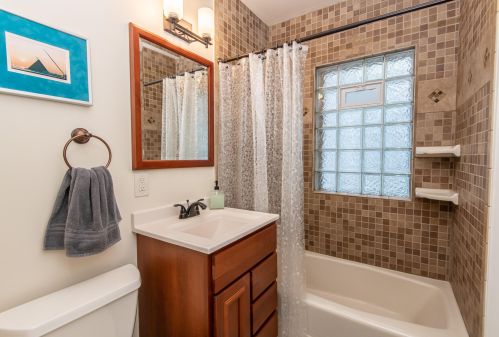 2905 Hackett Ave, Milwaukee WI 53211-3442 exterior