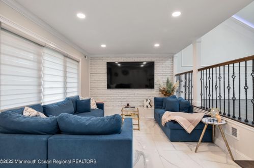 6 Stevens Pl, Hazlet NJ  07730-1205 exterior