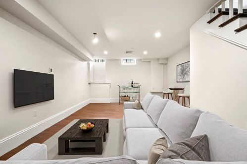 16 Pinckney St, Boston MA exterior