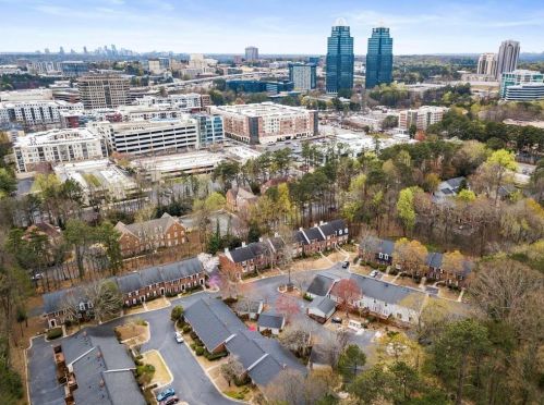 504 Dunwoody Chace, Atlanta GA 30328-6009 exterior