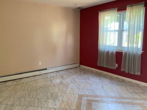 18 Cedar Ct, Middletown NY 10940-6940 exterior