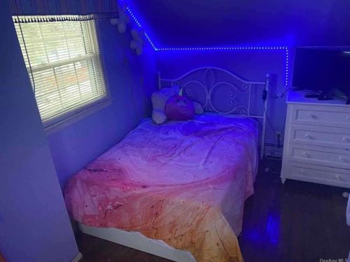 390 Earle St, Central Islip NY 11722-3711 exterior