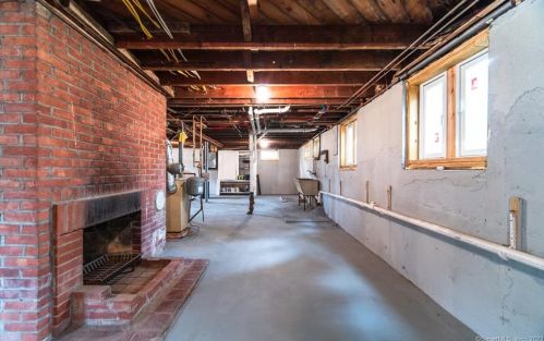 166 Giddings Ave, Windsor CT 06095-3744 exterior