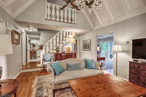 4 Lake Trl, Morristown NJ 07960-6751 exterior