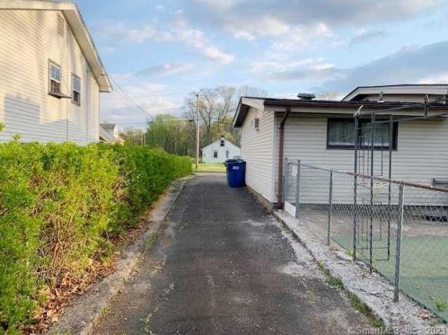 36 Belmont Ave, Windsor CT  06095-3335 exterior