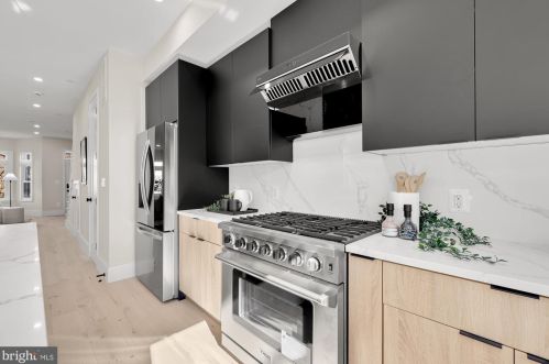 304 T St, Washington DC 20001-1842 exterior