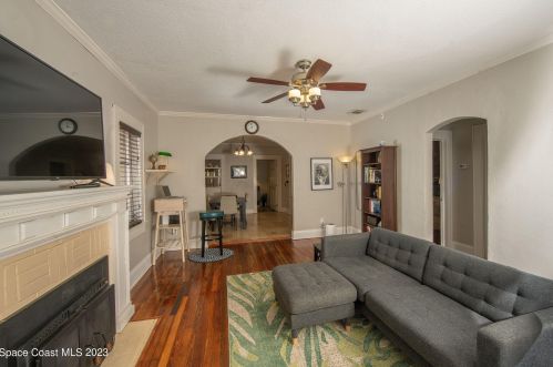 1423 Crawford St, Tampa FL  33604-5041 exterior