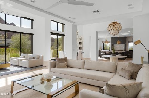 5841 Echo Canyon Cir, Phoenix AZ 85018-1243 exterior