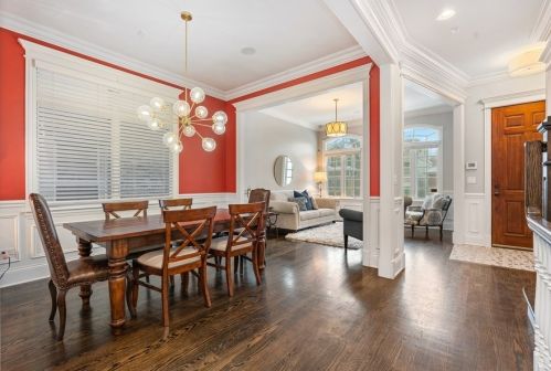 2456 Hutchinson St, Chicago IL 60618-2939 exterior