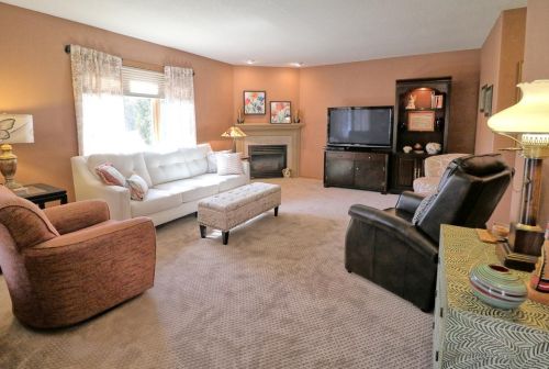 12393 Waterford Ave, Milwaukee WI 53235-4922 exterior