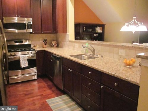 608 Admirals Way, Philadelphia PA  19146-5222 exterior