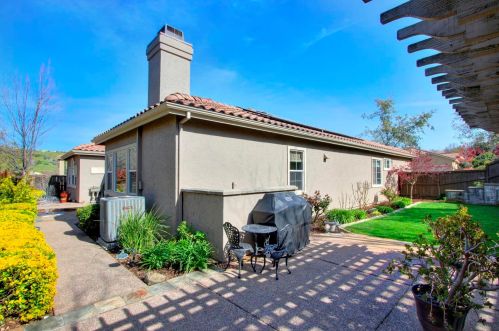 1086 Souza Dr, Folsom CA 95762-7556 exterior