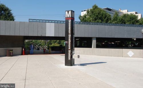 10401 Grosvenor Pl, Rockville MD  20852-4646 exterior