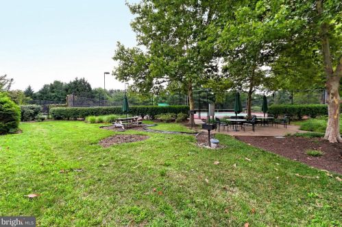 2121 Jamieson Ave, Alexandria VA 22314-5708 exterior