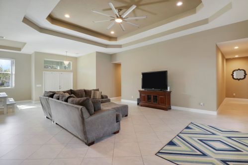 4904 Palmetto Dr, Fort Pierce FL 34982-3222 exterior