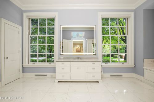 26 Andrews Farm Rd, Greenwich CT 06831-3100 exterior