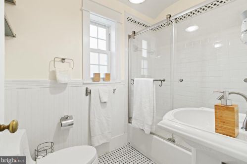 116 Moncure Dr, Alexandria VA 22314-4965 exterior