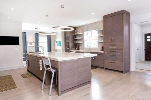 61 Morningside Dr, Greenwich CT 06830-6740 exterior