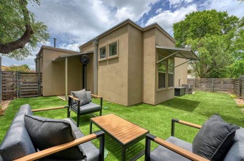 3803 Byron Dr, Austin TX 78704-6715 exterior