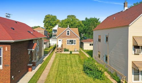 8642 Kingston Ave, Chicago IL  60617-2439 exterior