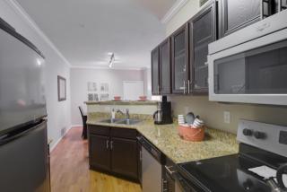 8585 Woodway Dr, Houston TX  77063-2463 exterior