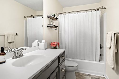 868 Highpointe Cir, Pittsburgh PA 15220-1854 exterior