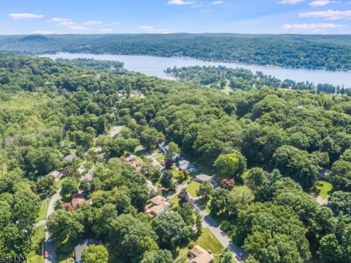 45 Summit Trl, Sparta NJ  07871-1430 exterior