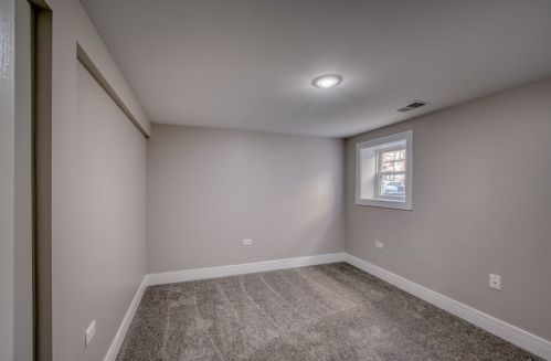 5527 Haddon Ave, Chicago IL  60651-2702 exterior