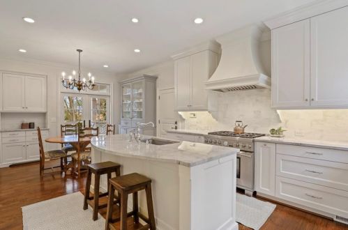 2817 Dover Rd, Atlanta GA 30327-1209 exterior