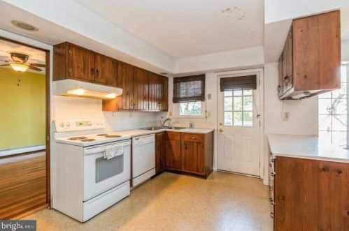 322 Independence Ave, Trenton NJ  08610-5704 exterior