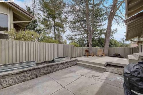 12 Rolling Grn Cir, Concord CA 94523-3265 exterior