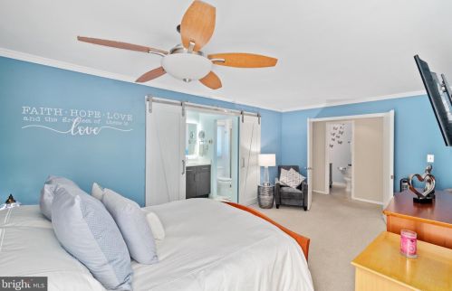 9 Riverbend Dr, New Brunswick NJ 08902-1100 exterior